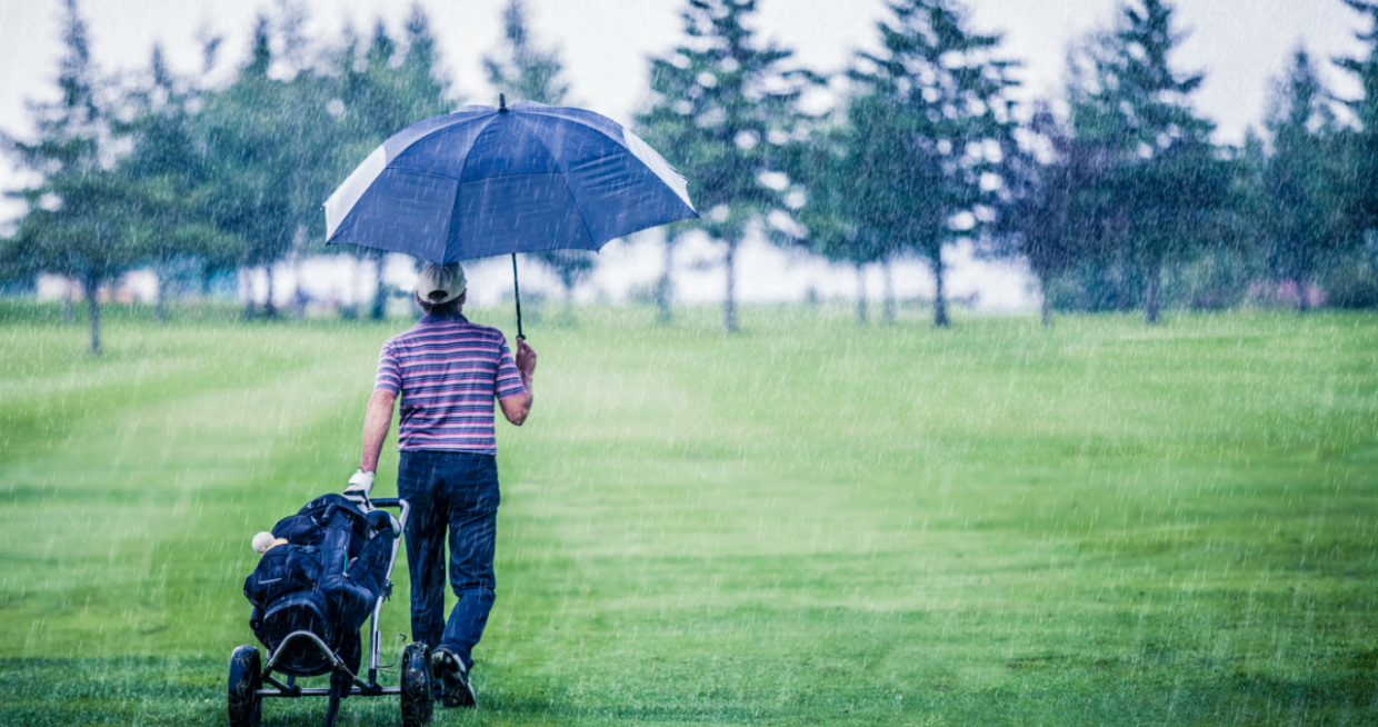 Si può giocare a golf sotto la pioggia?